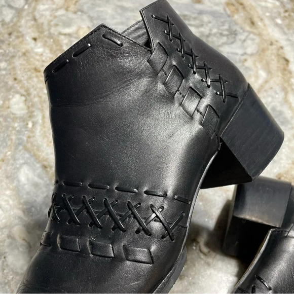 DONALD PLINER Bowery Black Leather Heel Western Style Boots Shoes Women’s 8 - Picture 3 of 11